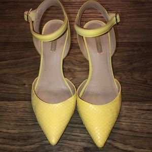 Louise set Cie yellow heels